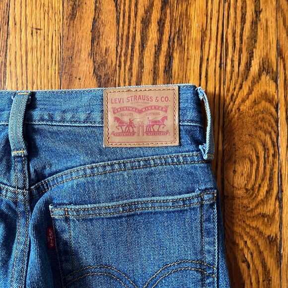 Levi's Women's 25 White Oak Cone Denim Raw Hem Slim Fit Blue Jeans - Picture 12 of 12